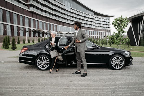 Chauffeur privé Cannes : votre transport sur-mesure 24/7